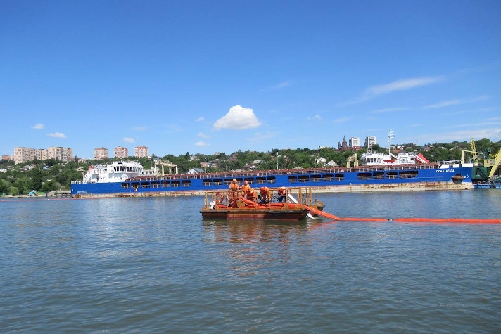 Спасатели провели учения при выполнении бункеровочных операций в морских портов Азов и Ростов-на-Дону