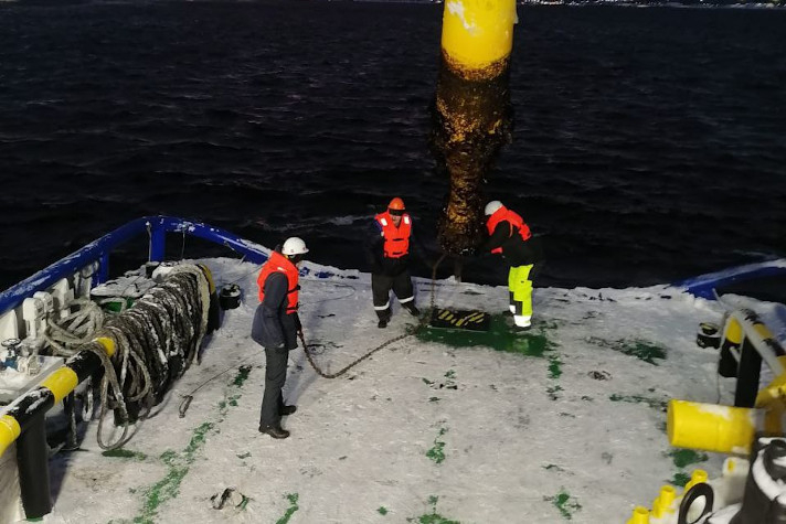 В порту Мурманск проведены работы по обслуживанию средств навигационного оборудования