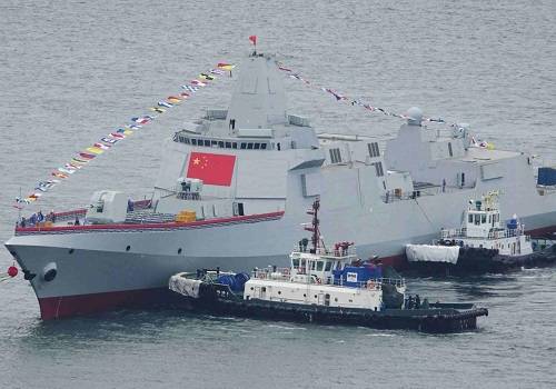 В Китае принят на вооружение головной эсминец проекта 055