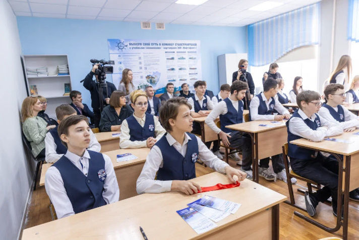 Завод 'Нефтефлот' открыл судостроительный класс в самарской школе