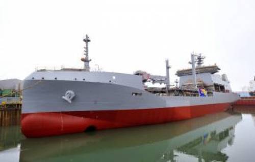 Крупнейшее судно для военно-морского флота Новой Зеландии спустили на воду