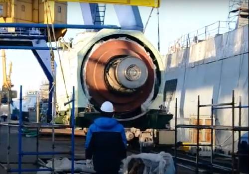 На фрегат 'Адмирал Головко' погружены первые отечественные газовые турбины и редукторы
