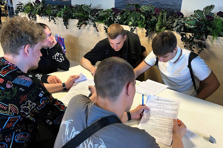 14 студентов 'Корабелки' заключили ученические договоры с 'Северной верфью' ОСК