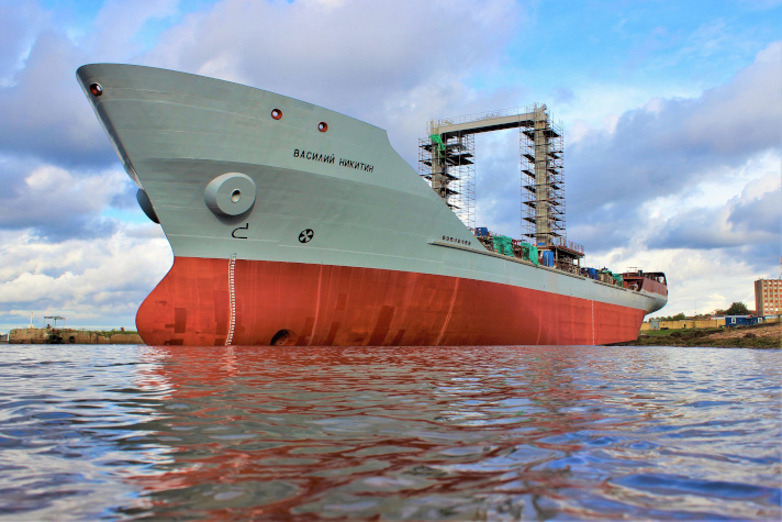 Средний морской танкер 'Василий Никитин' спущен на воду в Шлиссельбурге