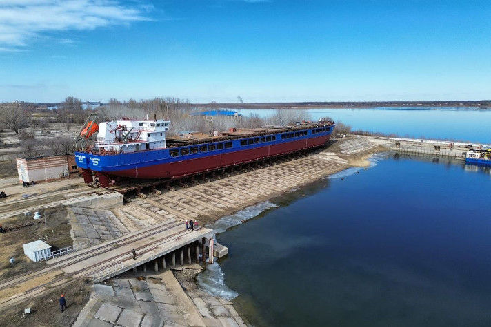 На заводе 'Лотос' спустили на воду сухогруз 'Каспийский берег'