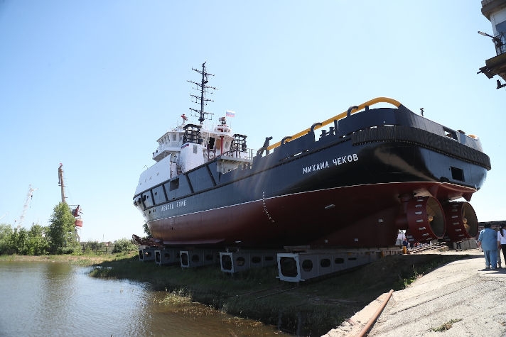 На Астраханском СРЗ спустили на воду спасательно-буксирное судно 'Михаил Чеков'