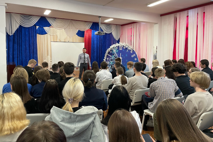 Главный инженер ХСЗ рассказал петербургским школьникам о карьере в судостроении