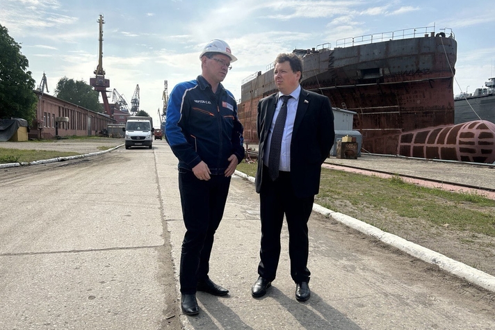 Сенатор от Калининградской области посетил ПСЗ 'Янтарь'