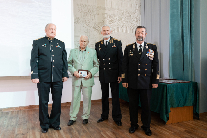 В конструкторском бюро 'Малахит' поздравили ветеранов-подводников с Днем ВМФ