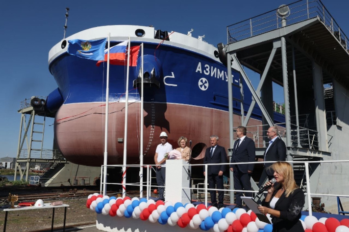 В Астраханской области спустили на воду танкер 'Азимут-1'