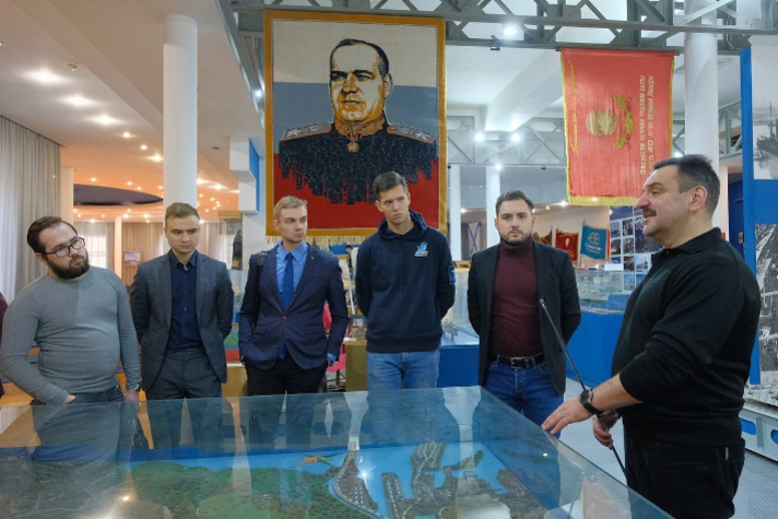 Представители Молодежного парламента Санкт-Петербурга посетили завод 'Северная верфь'