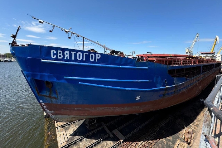Специалисты АСПО проведут доковый ремонт сухогруза 'Святогор'