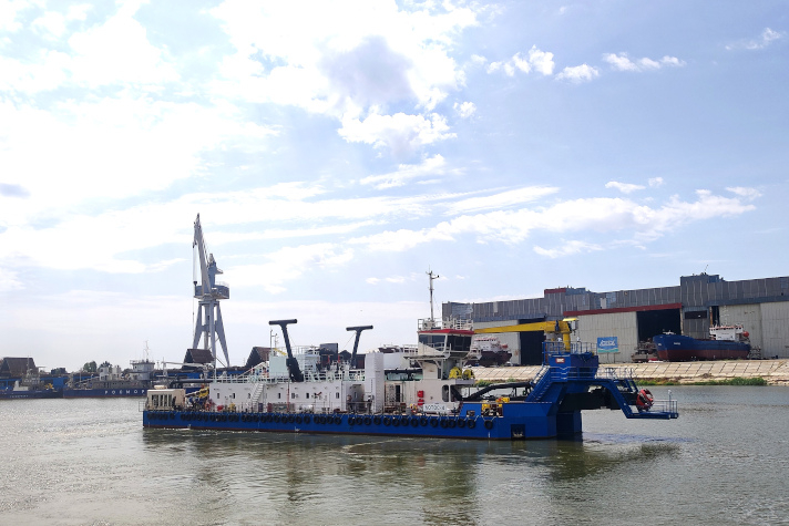 Земснаряд 'Лотос-4' вышел на ходовые испытания