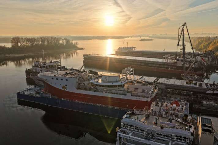Краболов-процессор 'Кильдин' отправлен из Нижнего Новгорода на достройку в Санкт-Петербург