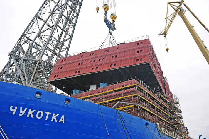 На атомном ледоколе 'Чукотка' установлен второй укрупнённый жилой блок