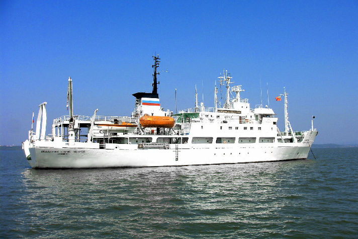 Научно-исследовательское судно 'Академик Борис Петров' вышло в 63-й рейс