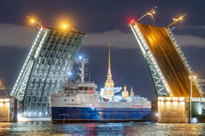 Завершён переход краболова 'Александр Сапожников' в Санкт-Петербург