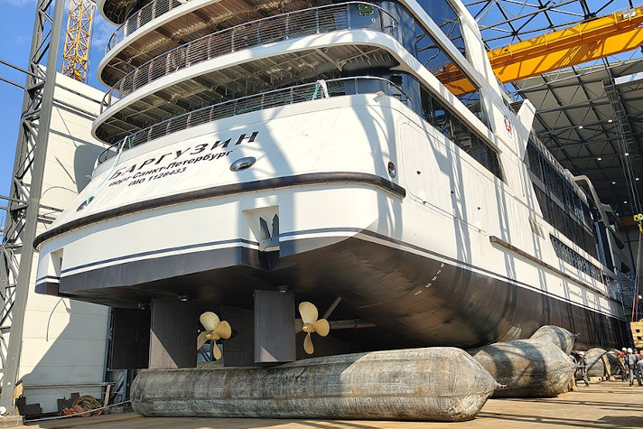 Стали известны подробности уникального спуска на воду круизного теплохода 'Баргузин'