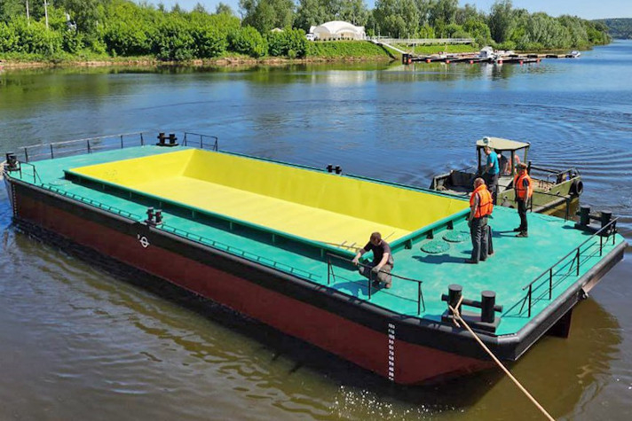 Судостроительный комплекс 'Р-Флот' спустил на воду несамоходную трюмную баржу