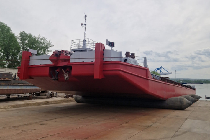 РКО продолжает техническое наблюдение за постройкой баржи-площадки проекта 130