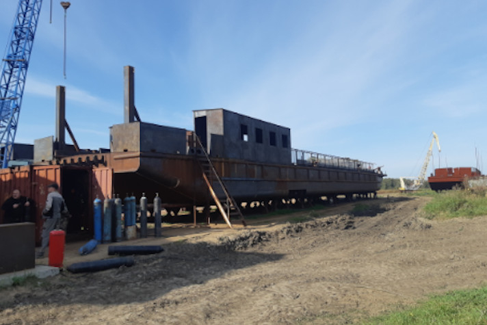 Продолжается постройка несамоходных грузопассажирских паромов проекта ТМТ.250-03