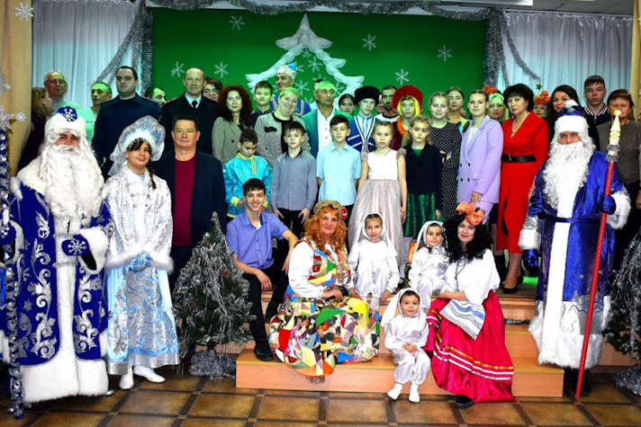 Работники Азово-Черноморского филиала 'Росморпорта' поздравили детей