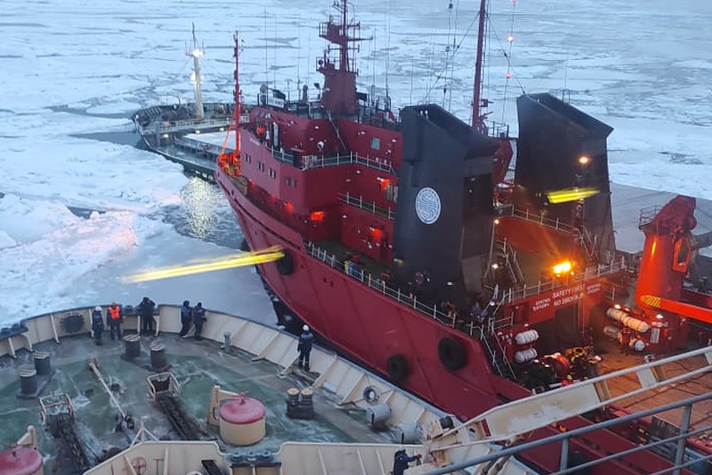 Операторы ГМССБ Ванинского филиала помогли спасти экипаж тонущего судна