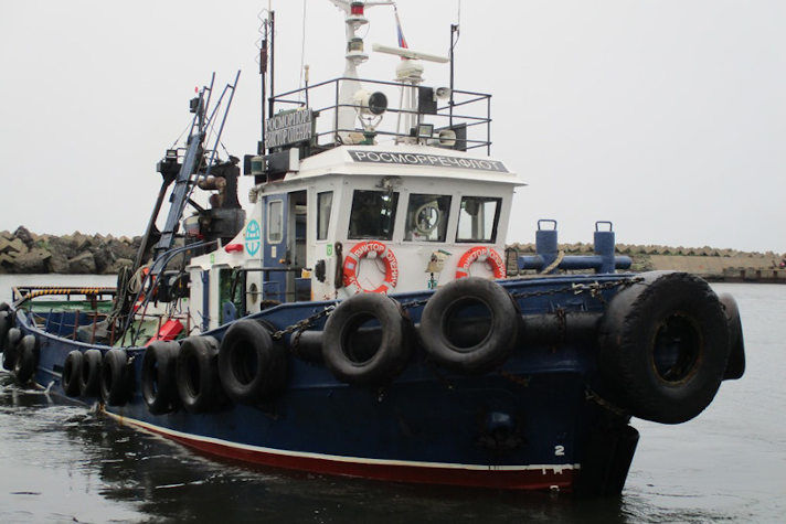 Флот Дальневосточного филиала 'Росморпорта' пополнили буксир и несамоходная баржа