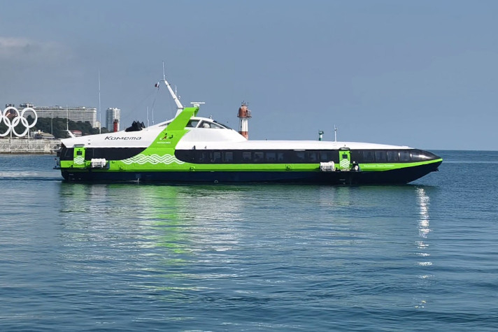 Судно 'Космонавт Павел Попович' приступило к регулярным рейсам из Сочи в Сухум