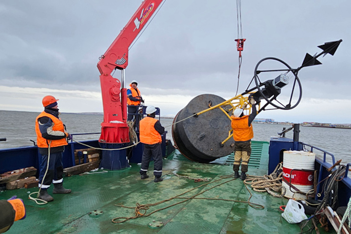 В морском порту Анадырь приготовили к зимовке предостерегающие знаки