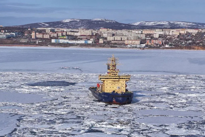 Подведены итоги периода ледокольных проводок судов в морском порту Магадан