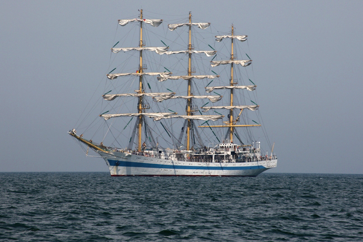 Парусное судно 'Мир' стало участником морского фестиваля 'Водная ассамблея'