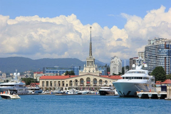Первый за 14 лет грузопассажирский паром из Турции не смог зайти в порт Сочи