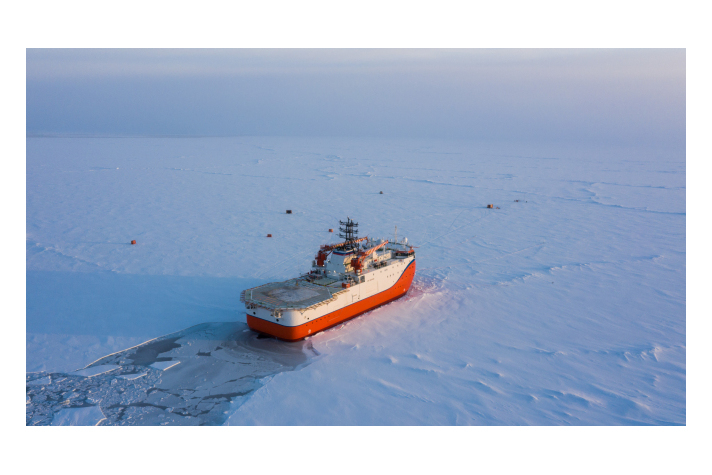 Платформа 'Северный полюс' продолжает дрейф в Арктическом бассейне