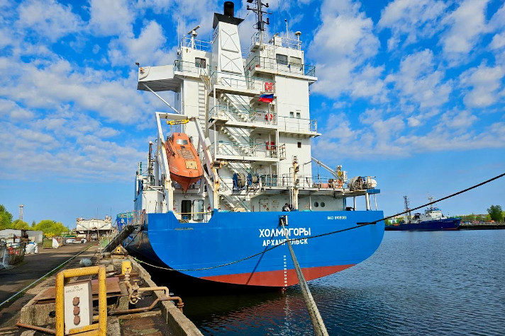 Завершено освидетельствование сухогрузного судна 'Холмогоры'
