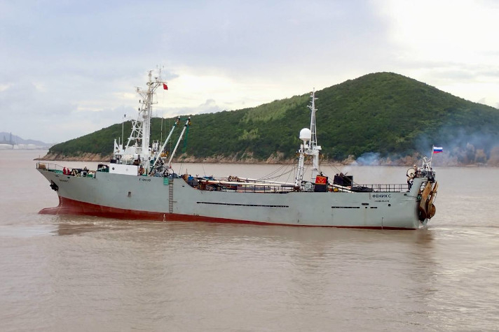 Средний морозильный рыболовный траулер 'Феникс' подтвердил класс РС