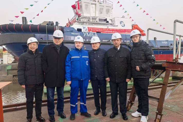 В Китае спустили на воду буксир ледового класса 'Умба' для порта Лавна