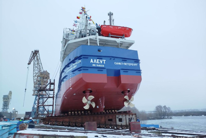 В Навашино спустили на воду судно-сборщик льяльных вод 'Алеут'