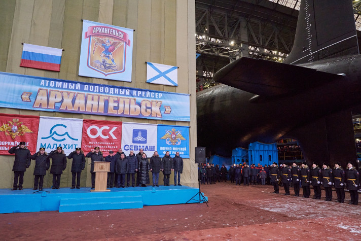 На Севмаше вывели из эллинга атомный подводный крейсер 'Архангельск'