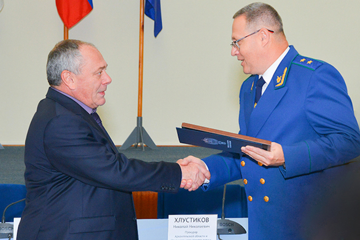 Генеральный прокурор отметил грамотой заслуги предприятия ОСК 'Севмаш'