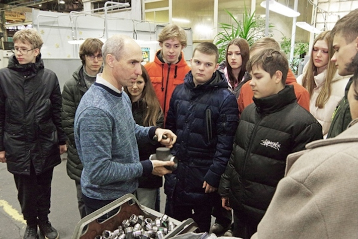 Предприятие ОСК 'Севмаш' приняло школьников инженерных классов на судостроительную практику