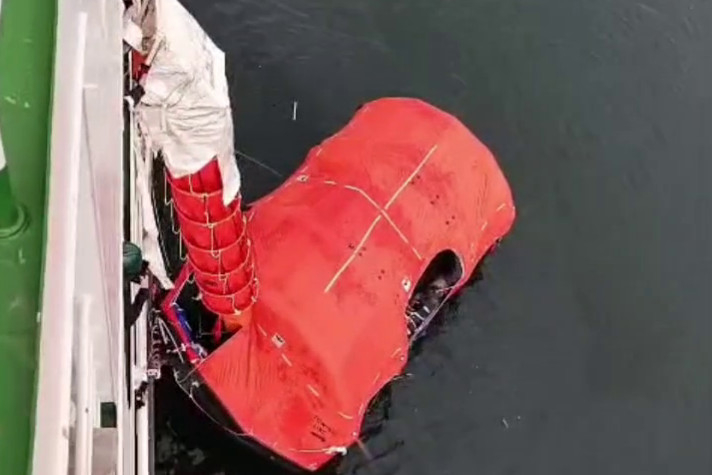 На пароме 'Александр Деев' испытали морскую эвакуационную систему