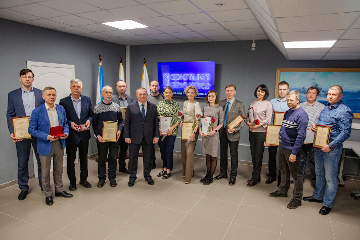 Работников СПО 'Арктика' наградили к годовщине предприятия