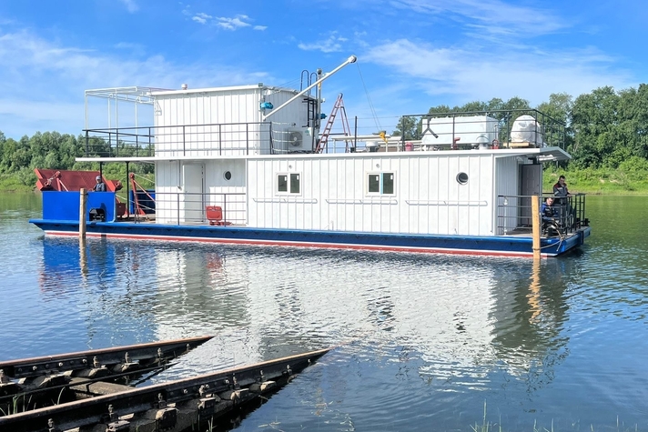 На Самусьском заводе спустили на воду маломерное моторное судно