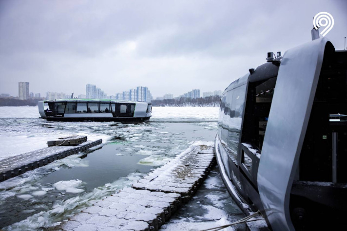 Электросуда 'Синичка' и 'Филька' проходят испытания в Москве в ледовой обстановке