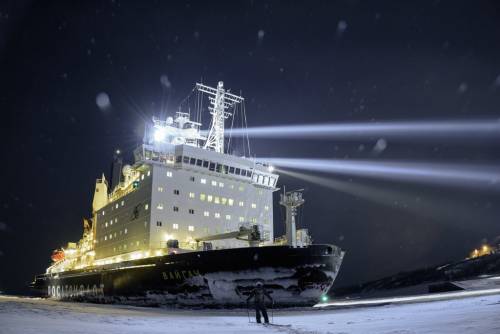Атомный ледокол 'Вайгач' побил мировой рекорд 'Арктики'