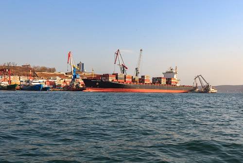 Владивостокский морской рыбный порт повышает производительность труда