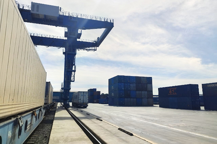 Владморрыбпорт установил рекорд по отправке рефконтейнеров в центральную Россию