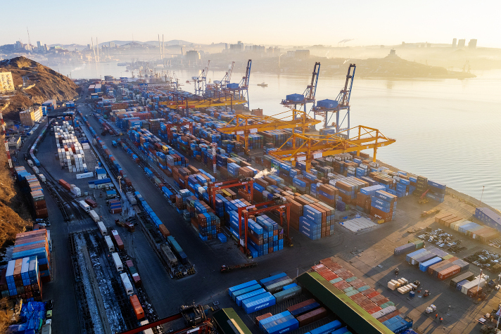 Владивостокский морской торговый порт нарастил перевалку контейнеров на 15%