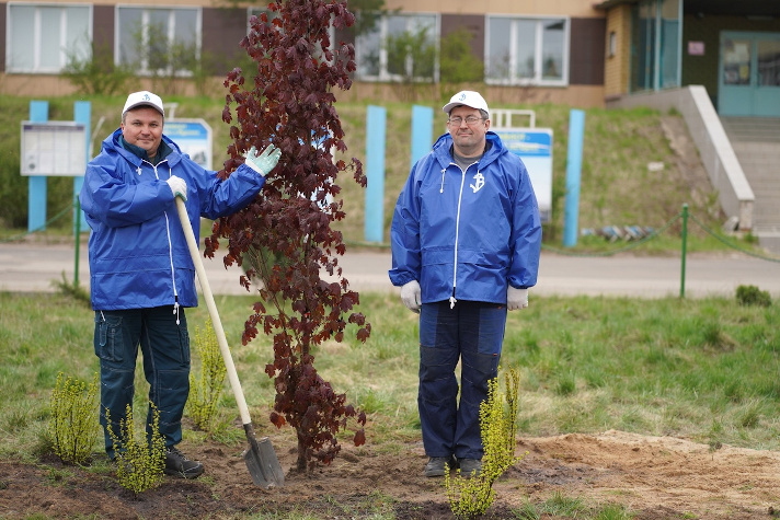 Сотрудники 'Борремфлота' открыли 'Сквер 80-летия Победы'